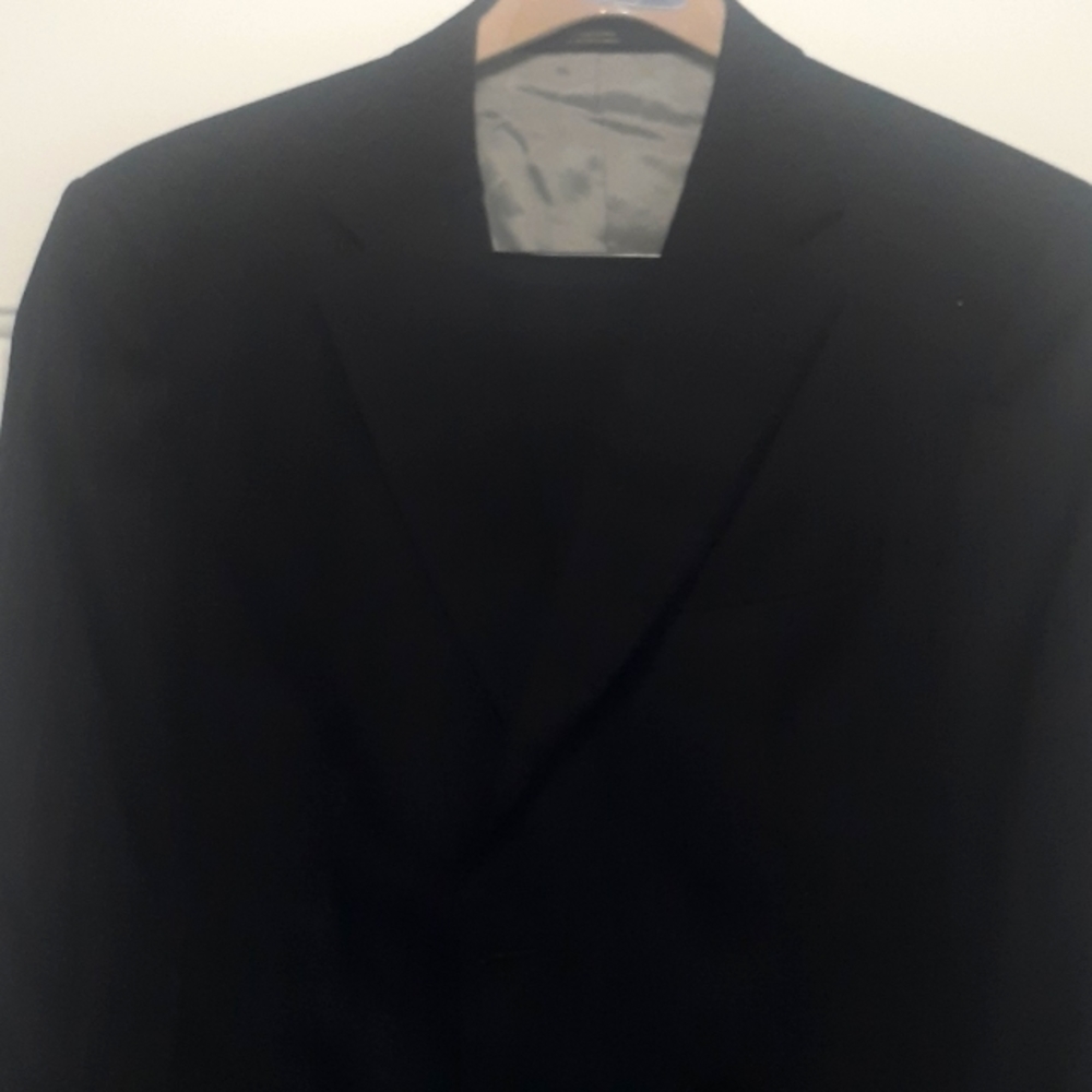 Men's 2 pc Charcoal suit by Hart, Schaffer, & Marx